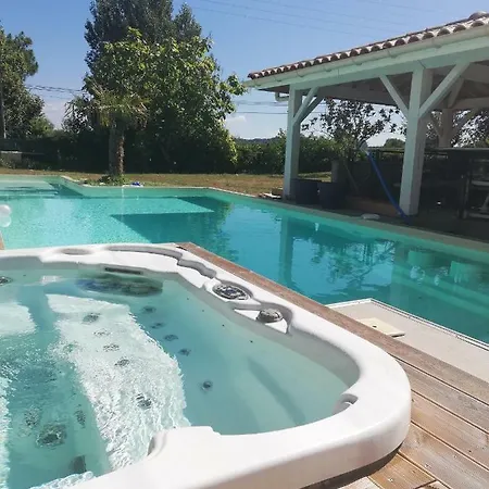 Homestay Le Domaine Du Terme *